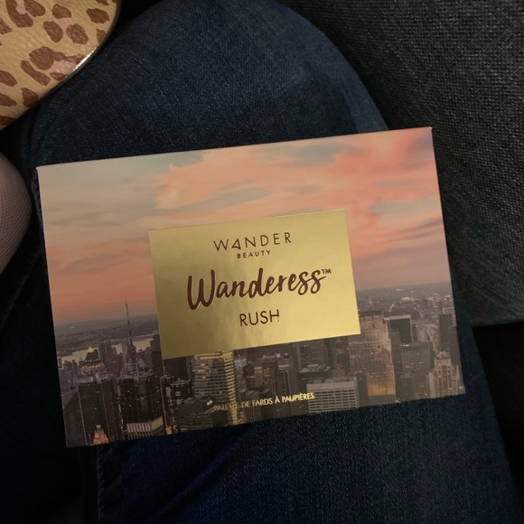 Wanderess™ Rush Eyeshadow Palette - Picture 4 of 5